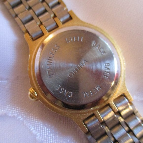 ALEXANDER JULIAN VINTAGE QUARTZ WATCH - NWOT - Picture 4 of 10